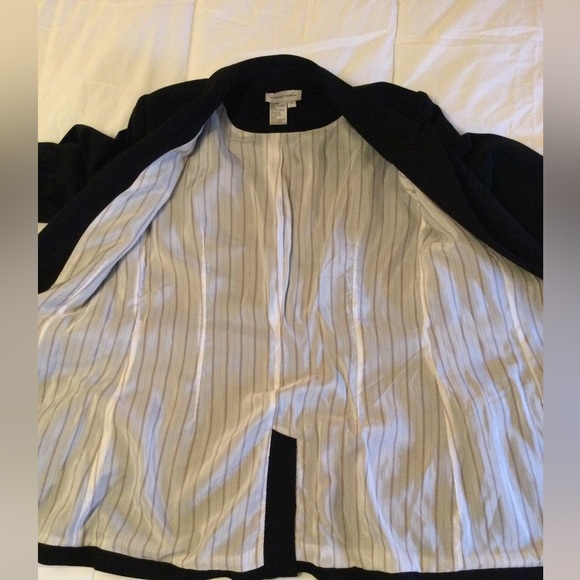 Newport News/ Women’s coat black size 4 - Picture 3 of 4